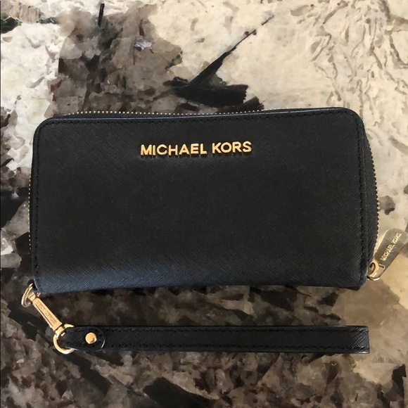 Michael Kors Handbags - Michael Kors Wallet